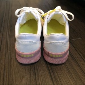 Sorel Women's Sneakers - White and Pink